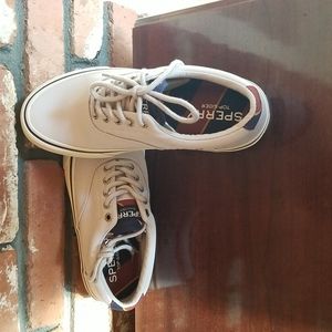 Sperry Mens tennis shoe  Size 7 (39)